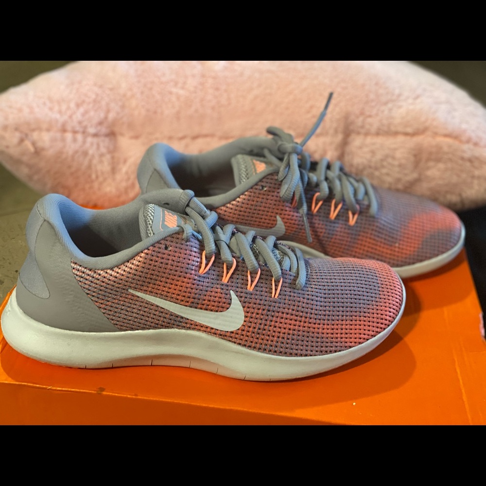Brand new Nike sneaker size 7.5 woman